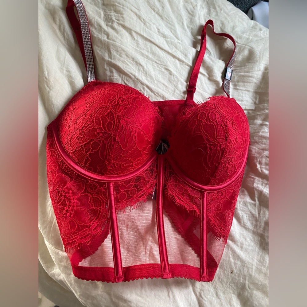 Elegant Red Lace Bustier